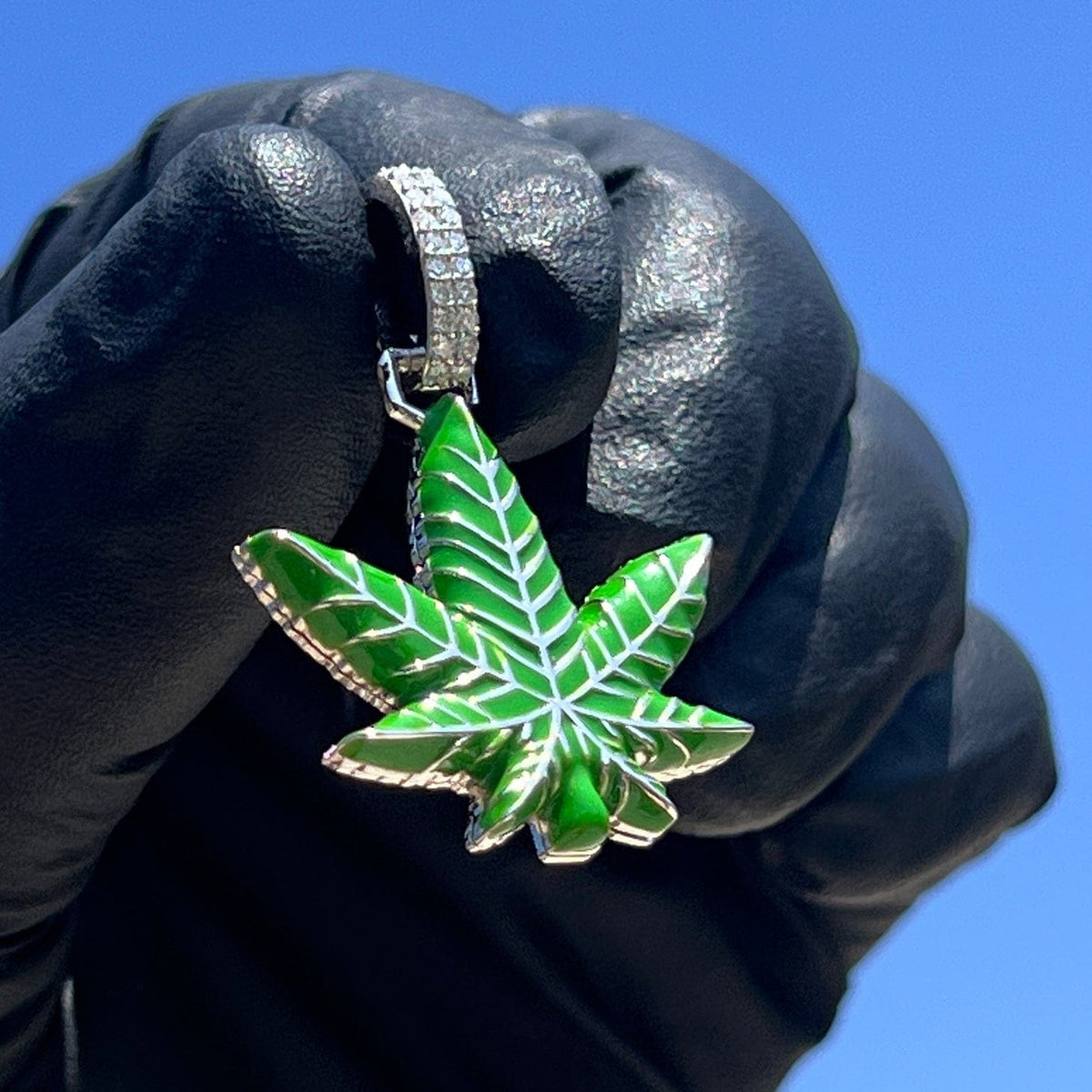 925 Sterling Silver Green Enamel Weed Leaf Marijuana 0.2ct Moissanite