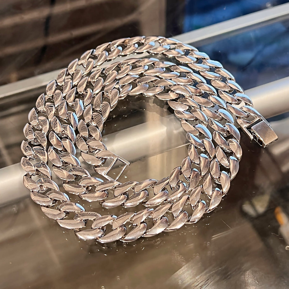 Mens Silver Tone Cuban Link Chain Necklace 33