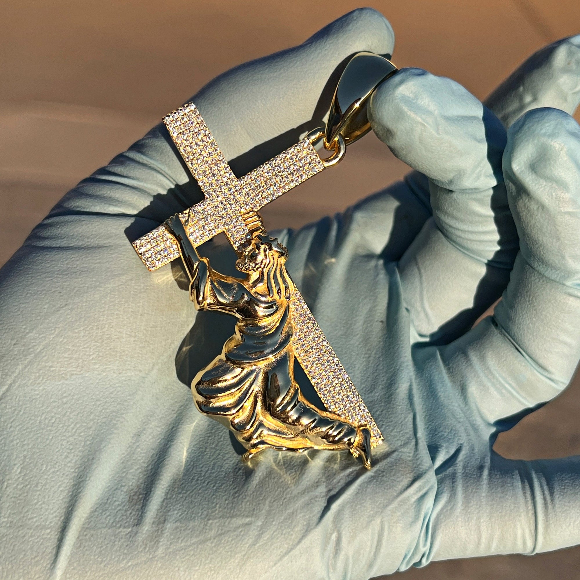 14k Gold Plated 925 Sterling Silver Jesus Carrying His Cross VVS D Col